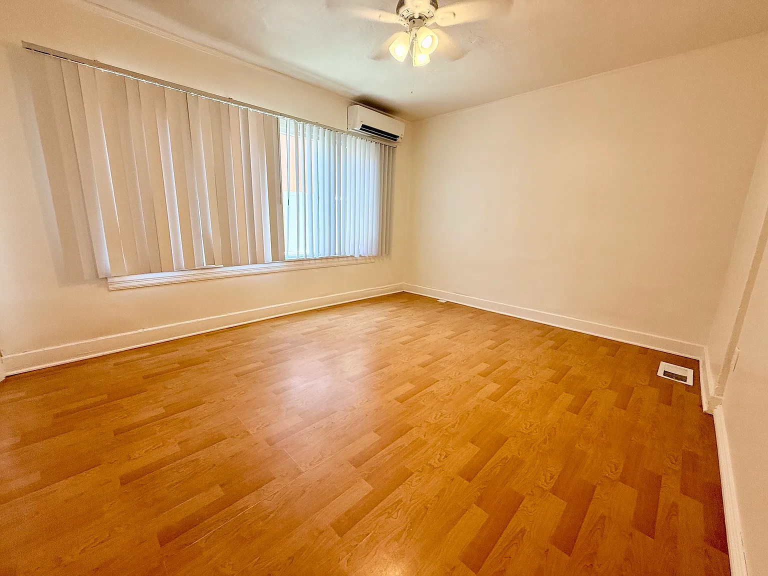 CA 1511-13 North Hoover Street - 1511 1/2 — Photo 2
