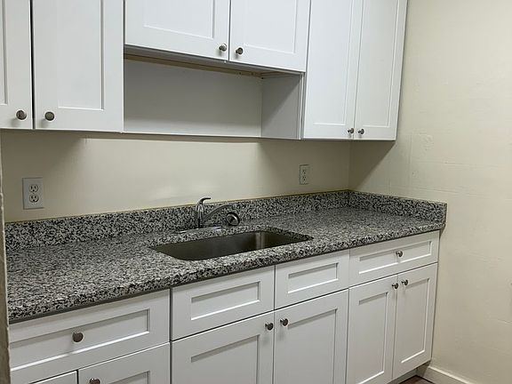 2nd image of 1035 S 17th St #B6