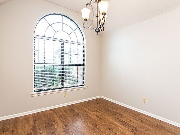 4th image of 10824 Ridgefield Dr