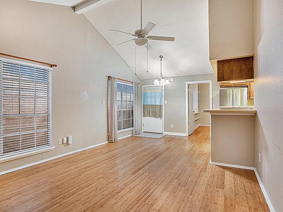 5th image of 510 Clarence St #510
