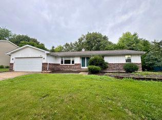 437 W Hillcrest Dr, Dekalb, IL 60115