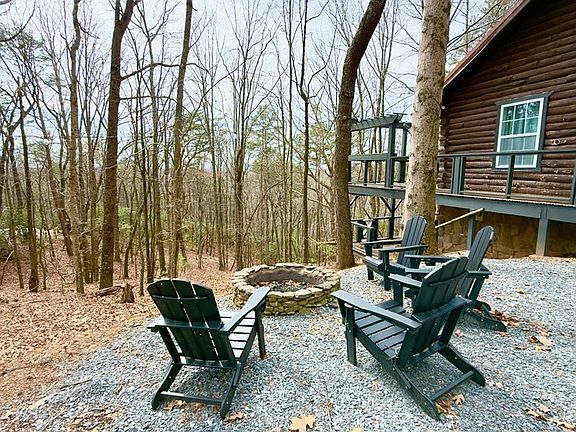 5th image of 325 Pettit Ridge Rd