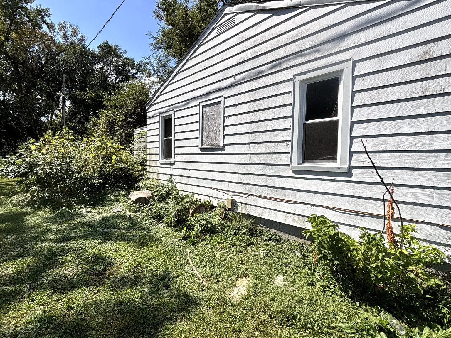 3 bed, 900 sqft, $961 — Photo 2