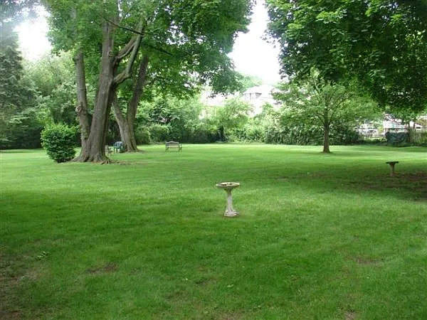 Argyle Court — Photo 2