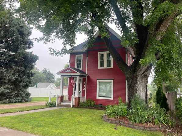 916 Garfield St, Holdrege, NE 68949