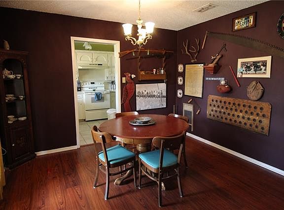 4th image of 408 Country Club Dr