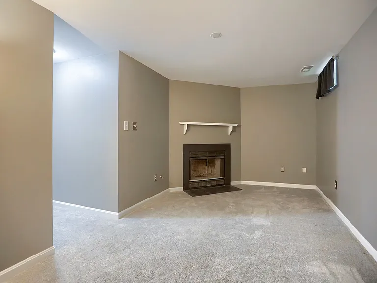618 Milford Ct — Photo 14
