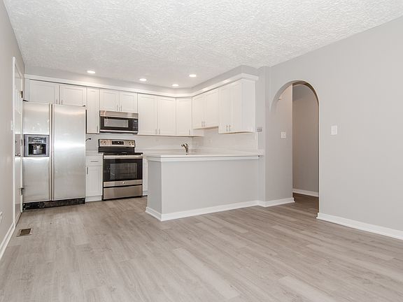 4th image of 1754 Pickwick Ln #11