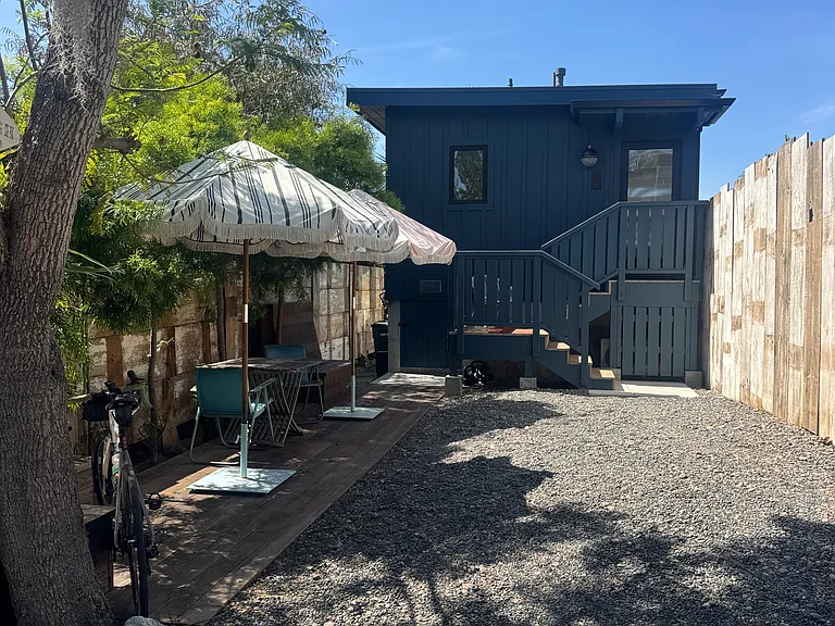300 Radcliffe Ct — Photo 2