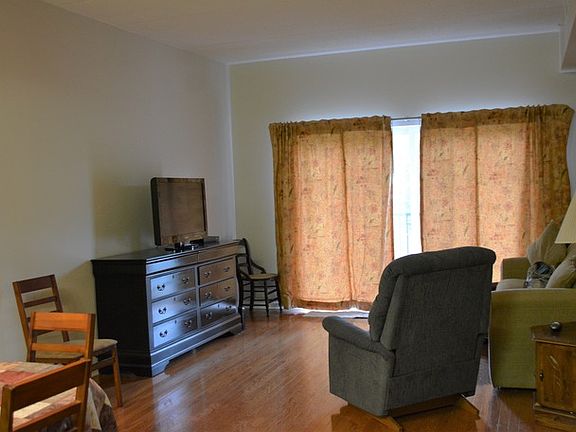 3rd image of 412 McDaniels Cir APT 406