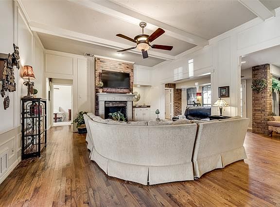 4th image of 1405 Knob Hill Dr