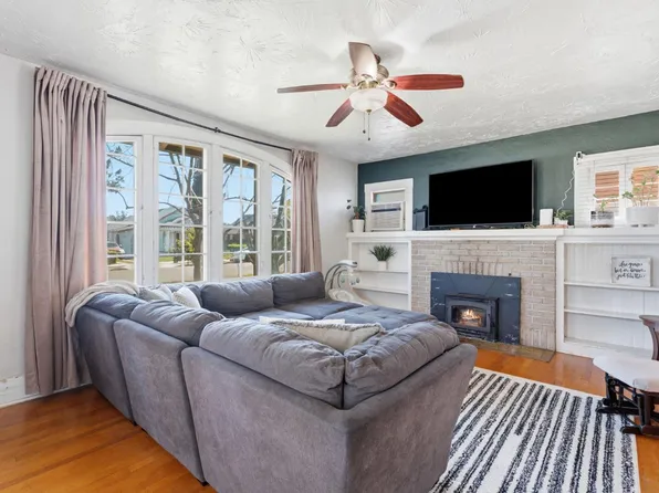 1727 N Vagedes Ave, Fresno, CA 93705