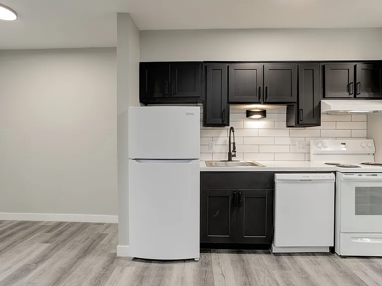 1 and 2 Bedroom Modern Renovated Living with a Community Courtyard & Dog Park in North Denver — Photo 13