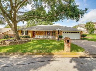 721 NW Sandra Ln, Burleson, TX 76028