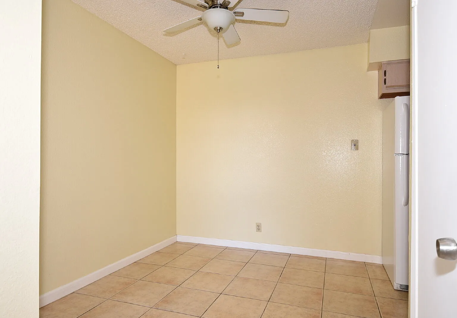 1 bed, 1.0 bath, 704 sqft, $1,120 — Photo 3