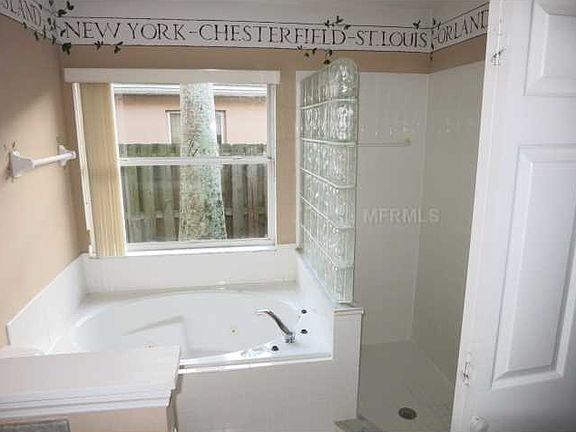 4th image of 13522 Emeraldview Dr