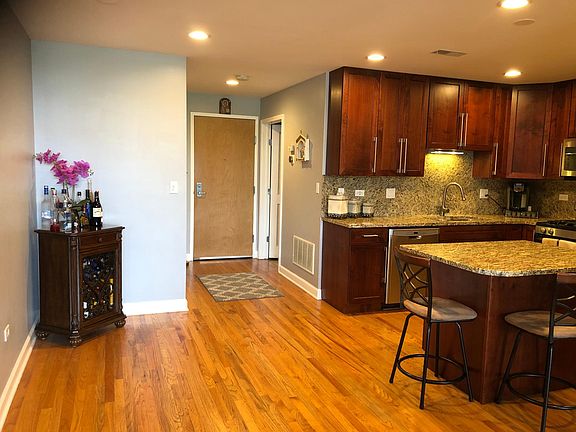 3rd image of 837 S Western Ave #202A