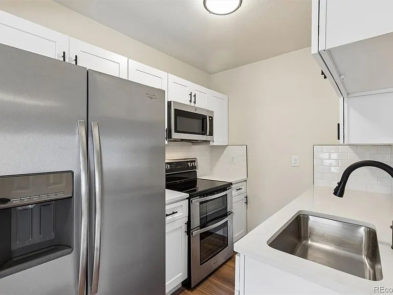 1285 S Irving St — Photo 9