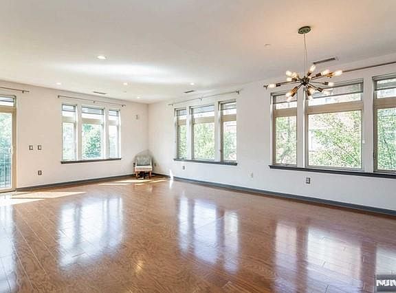 3rd image of 2224 Riverview Ave