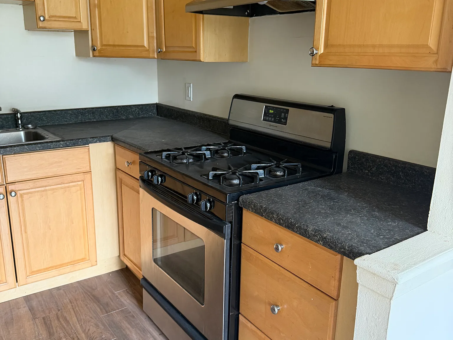1 bed, 700 sqft, $2,100 — Photo 3