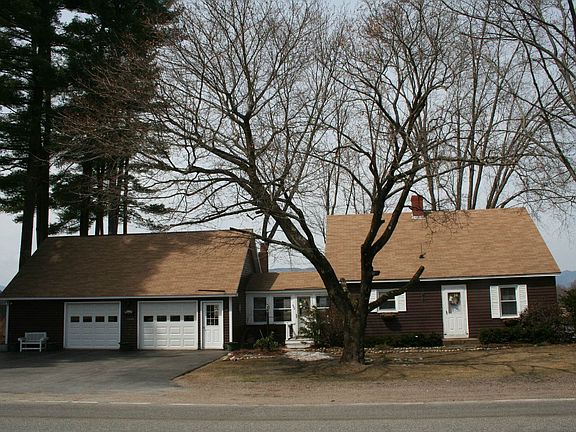 Well maintained home overlooking Saco River Valley and mountains