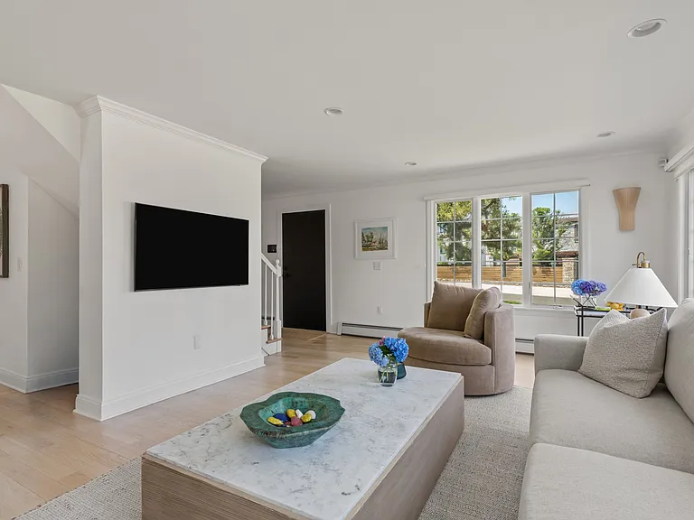 108 Harbor Rd — Photo 5