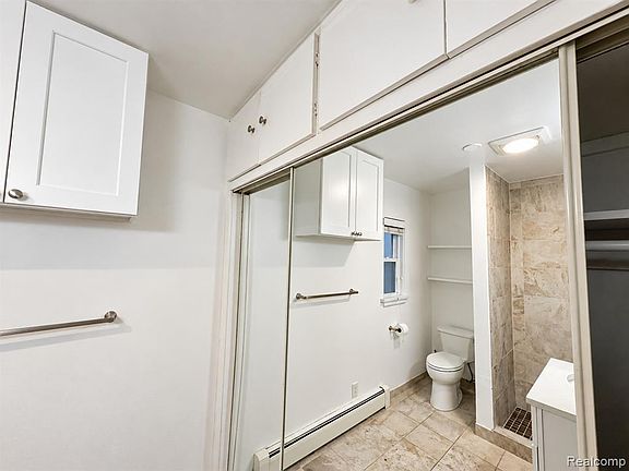 5th image of 307 Ladd Rd APT 1
