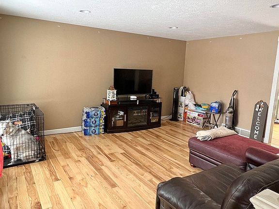 2nd image of 4500 Wellington Ave