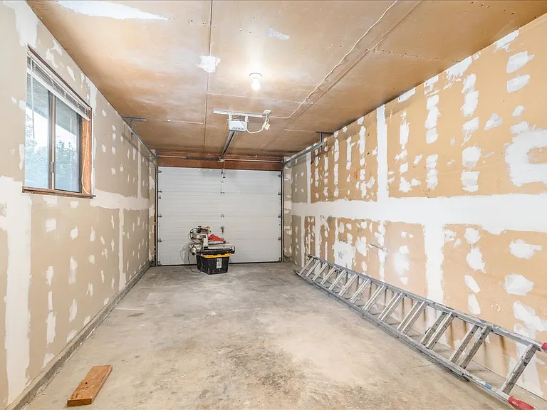 2302 W Canal St — Photo 28