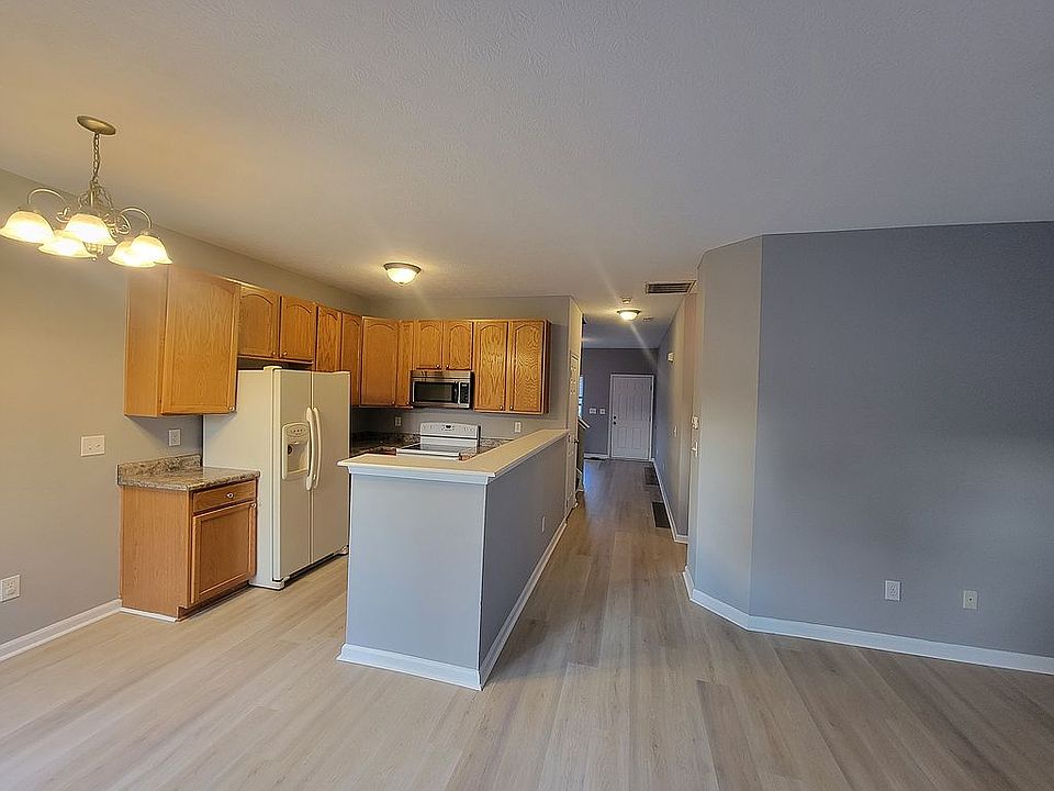 1st image of 448 Fullers Cir
