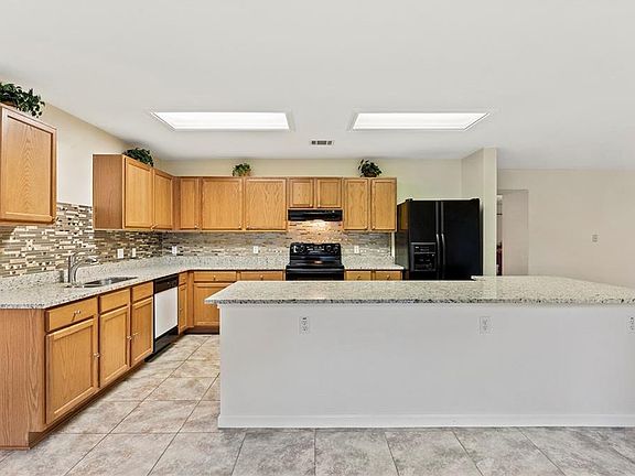 2nd image of 1703 Barrilla St