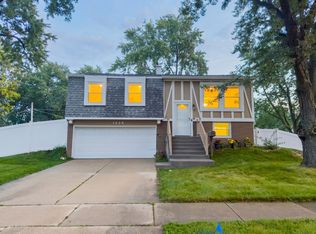 1429 N Green Meadows Blvd, Streamwood, IL 60107