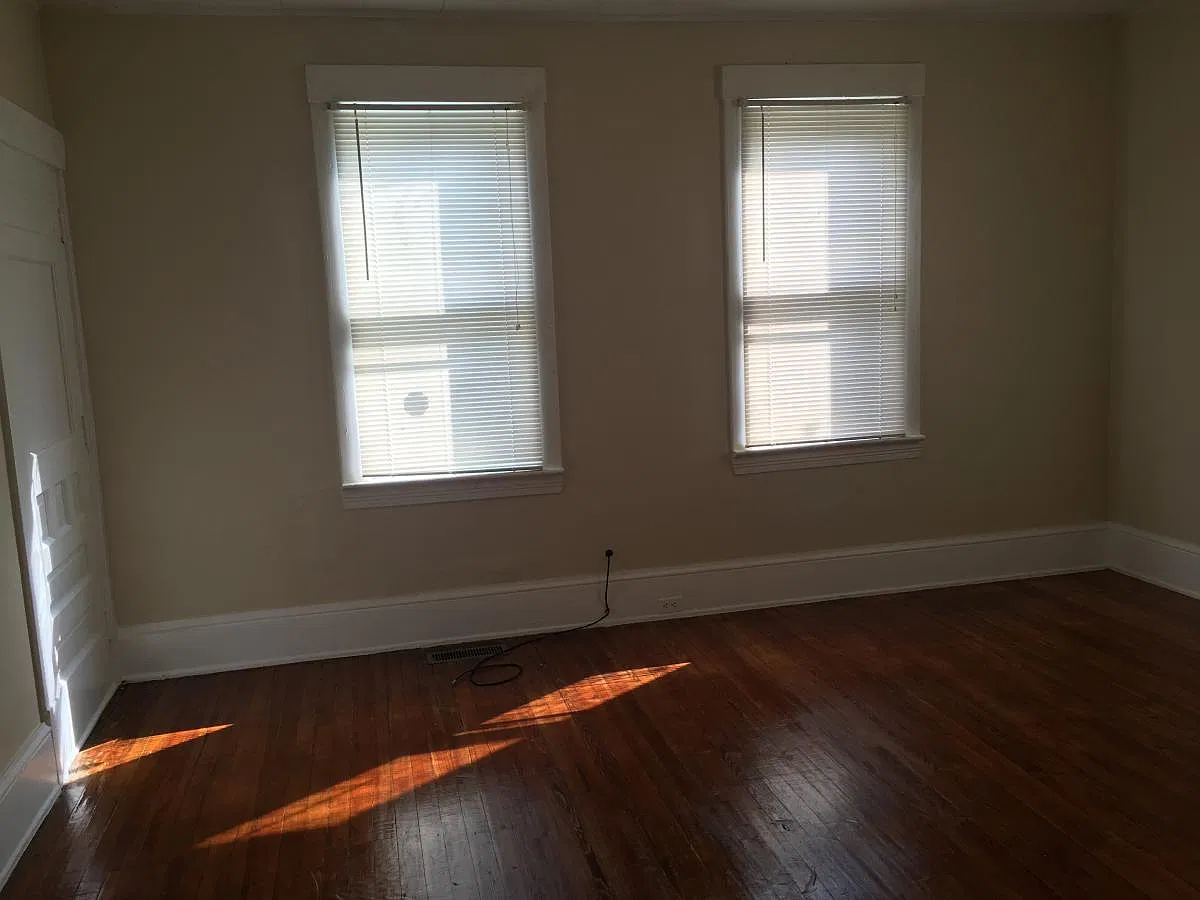 2 bed, 900 sqft, $700 — Photo 3