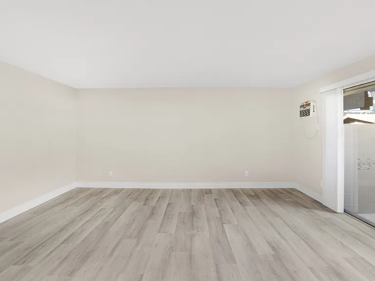 1345 N San Gabriel Ave — Photo 12