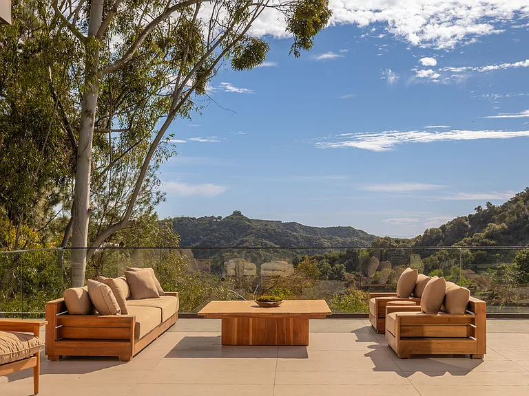 12752 Mulholland Dr — Photo 23