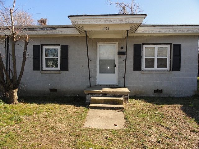 1st image of 1103 Custer St