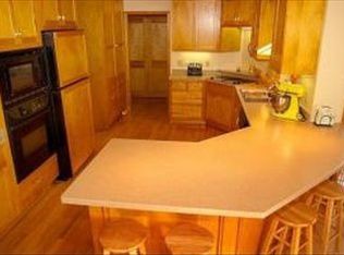 W226N7328 Woodland Creek Dr, Sussex, WI 53089