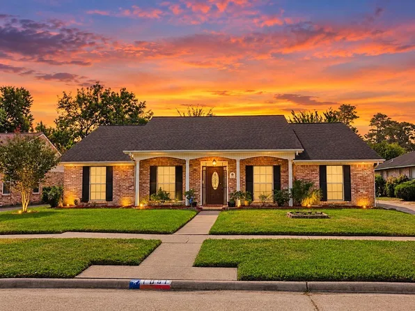 1051 W Donovan St, Houston, TX 77091