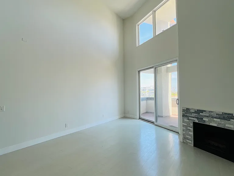 200 Pacific Coast Hwy #208 — Photo 3