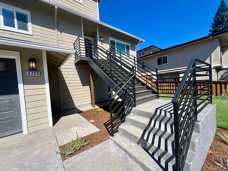3729 Cannes Pl — Photo 3