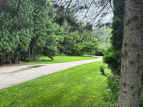 2nd image of 401 Rolling Hills Dr