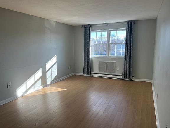 3rd image of 234 Low St APT 21