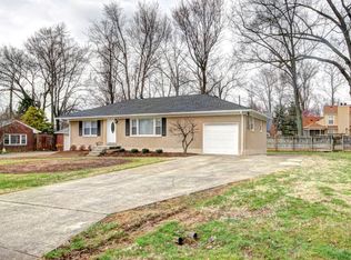 10 Cardwell Way, Hurstbourne Acres, KY 40220