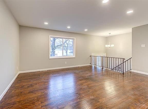 3rd image of 1466 Schulte Hill Dr
