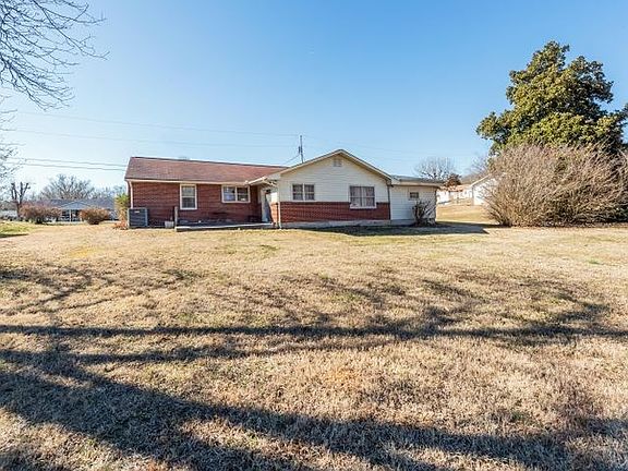 3rd image of 103 Hillcrest Ln