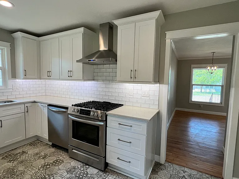 Kitchen
Features: Gas range, dishwasher, vent hood, spice rack.