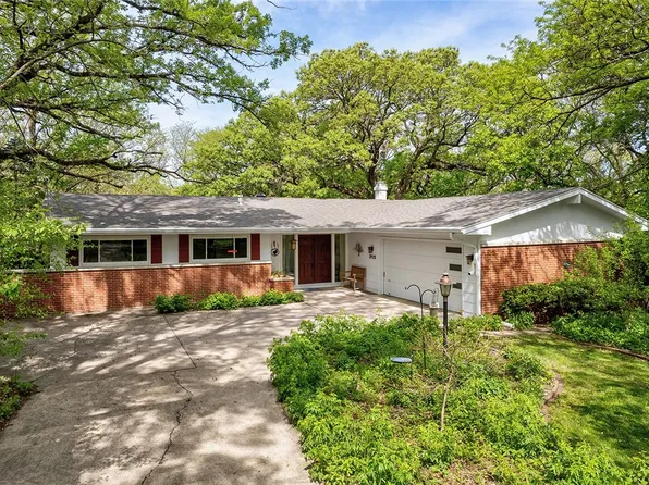 3925 Hillcrest Dr, Des Moines, IA 50310