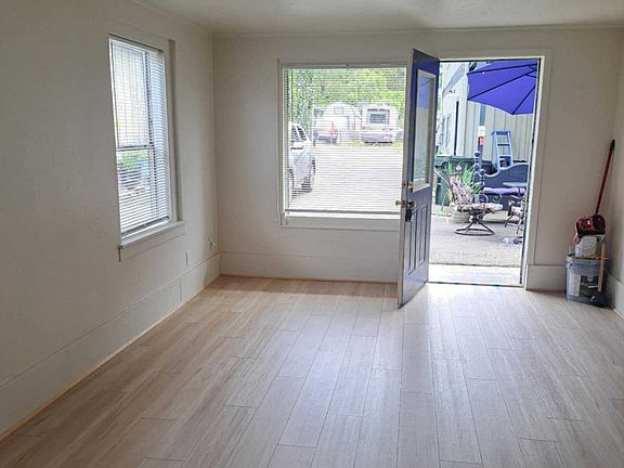5th image of 839 N Elliott St #D