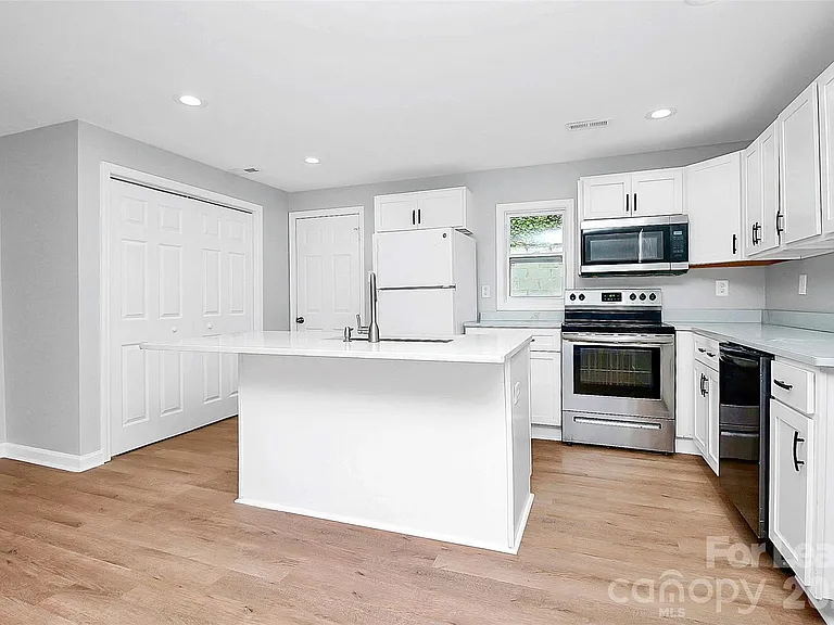 315 S Ransom St — Photo 6