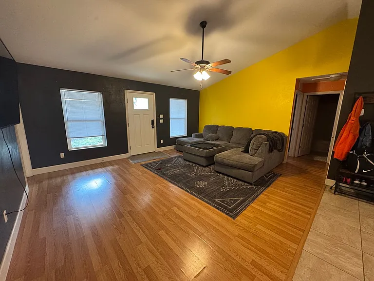 1820 E University Ave — Photo 5